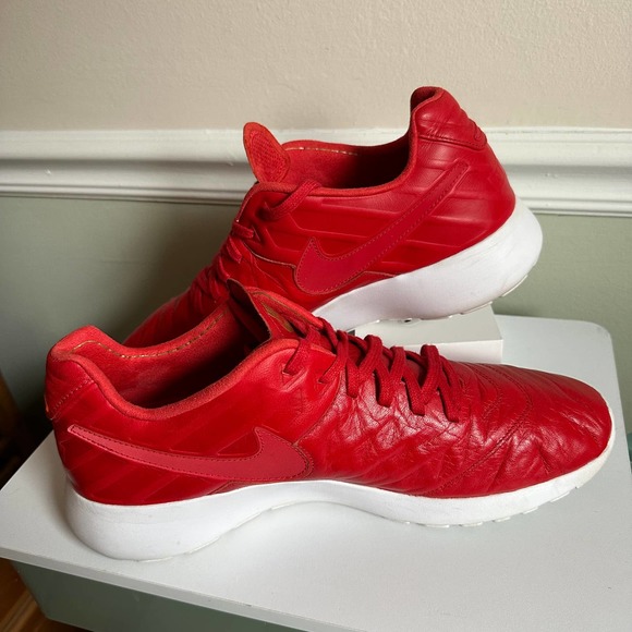 Athletic_Shoes